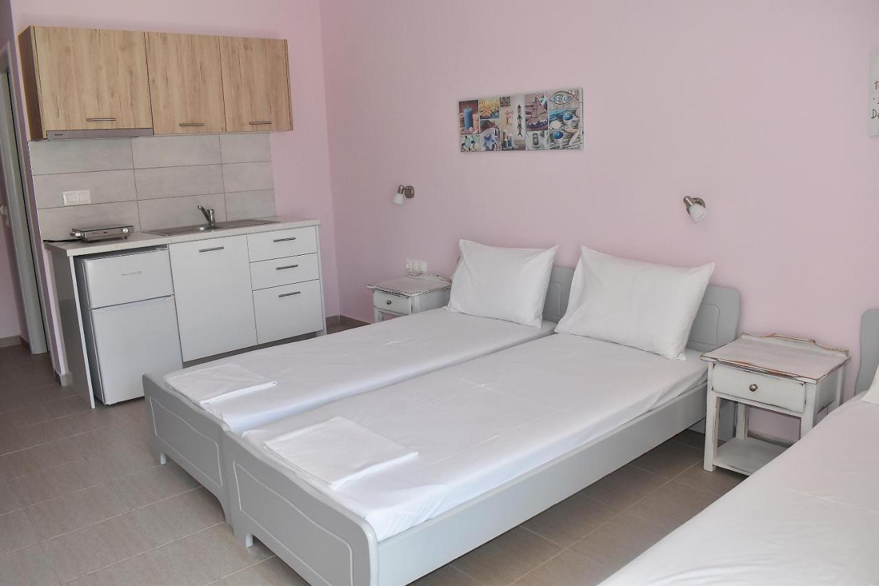 Paralía Giorgos-Fenia Apartments מראה חיצוני תמונה